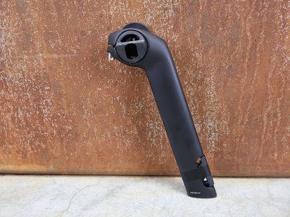 Sattelstütze von Trek, TREK – MADONE GEN 8 SATTELSTÜTZE / 190 MM / 20 MM SETBACK / ORIGINAL - ERSATZTEIL W5316717 vor USEDBIKES - OB.DE Hintergrund