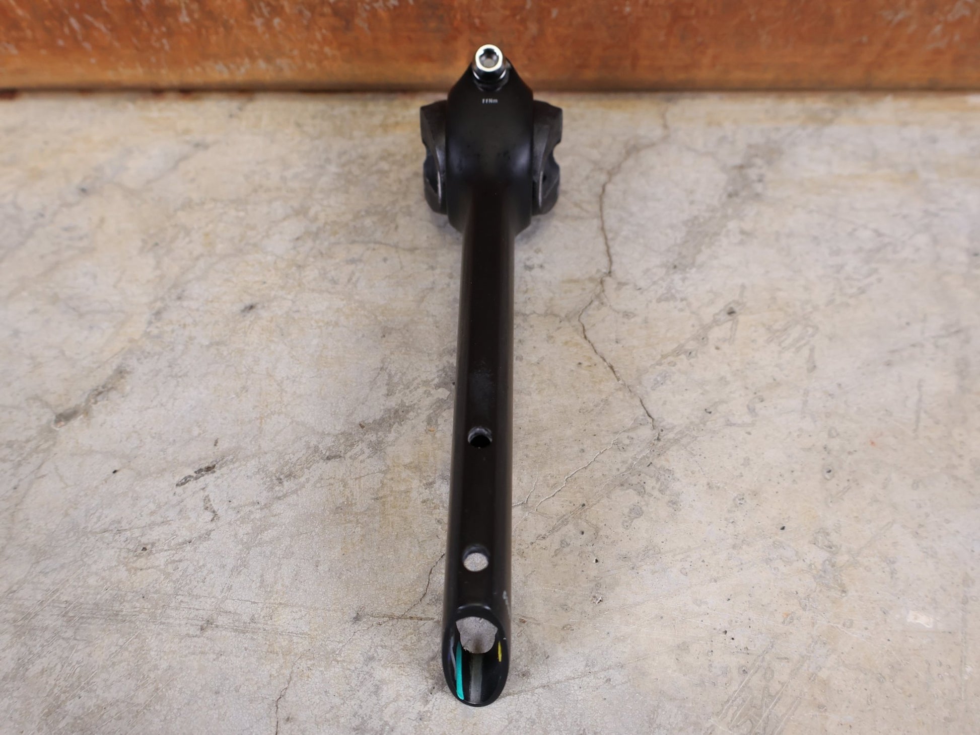 Sattelstütze von Bontrager, TREK MADONE GEN 8 SATTELSTÜTZE / CARBON SMOKE / 150MM / SB 0MM vor USEDBIKES - OB.DE Hintergrund