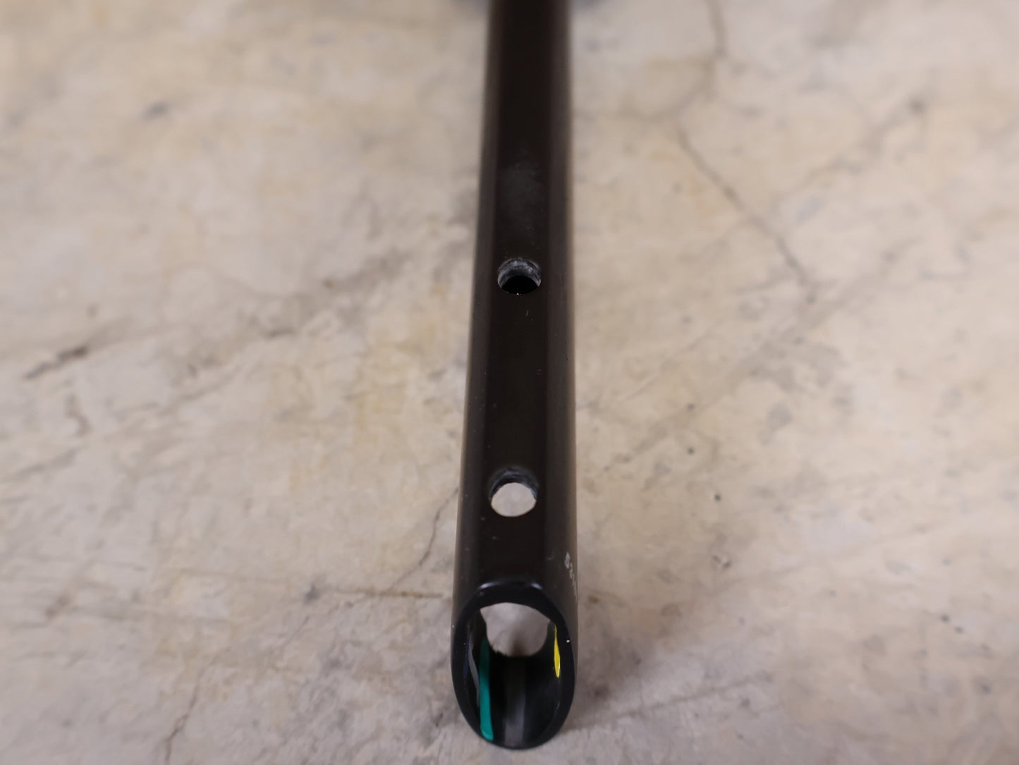 Sattelstütze von Bontrager, TREK MADONE GEN 8 SATTELSTÜTZE / CARBON SMOKE / 150MM / SB 0MM vor USEDBIKES - OB.DE Hintergrund