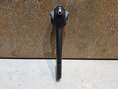 Sattelstütze von Bontrager, TREK MADONE GEN 8 SATTELSTÜTZE / CARBON SMOKE / 150MM / SB 0MM vor USEDBIKES - OB.DE Hintergrund