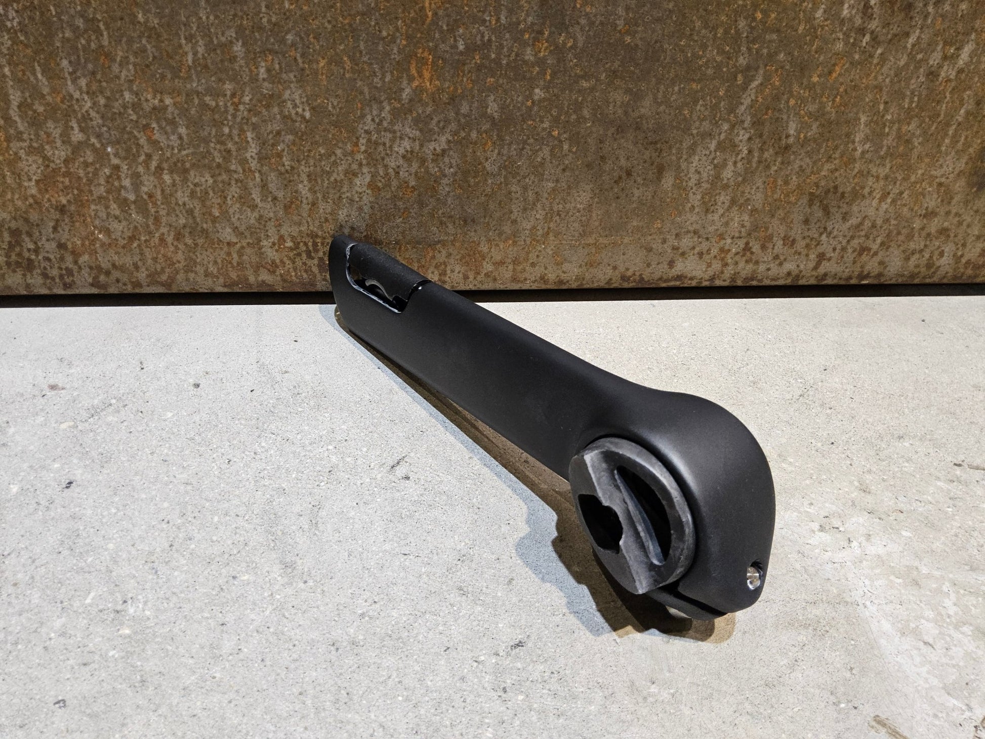 Sattelstütze von Bontrager, TREK MADONE GEN 8 SATTELSTÜTZE / CARBON SMOKE / 150MM / SB 0MM vor USEDBIKES - OB.DE Hintergrund