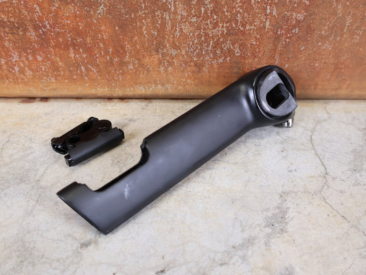 Sattelstütze von Bontrager, TREK MADONE GEN 8 SATTELSTÜTZE / CARBON SMOKE / 150MM / SB 0MM vor USEDBIKES - OB.DE Hintergrund