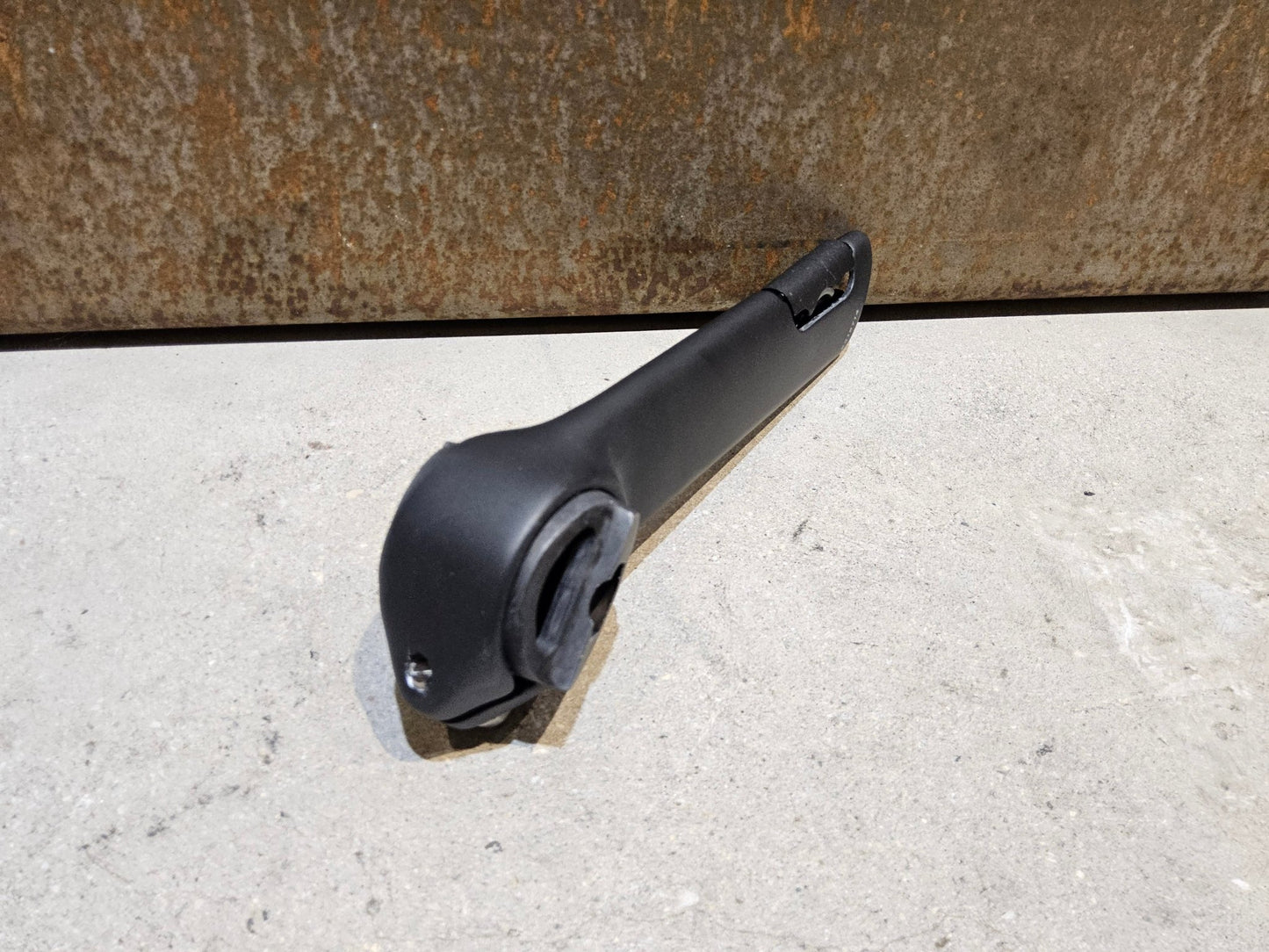 Sattelstütze von Bontrager, TREK MADONE GEN 8 SATTELSTÜTZE / CARBON SMOKE / 150MM / SB 0MM vor USEDBIKES - OB.DE Hintergrund
