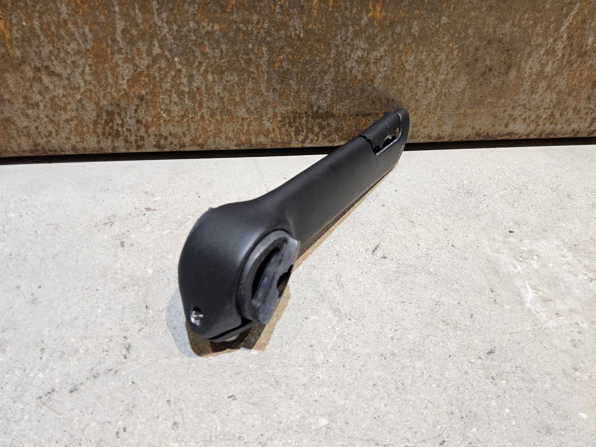 Sattelstütze von Bontrager, TREK MADONE GEN 8 SATTELSTÜTZE / CARBON SMOKE / 150MM / SB 0MM vor USEDBIKES - OB.DE Hintergrund