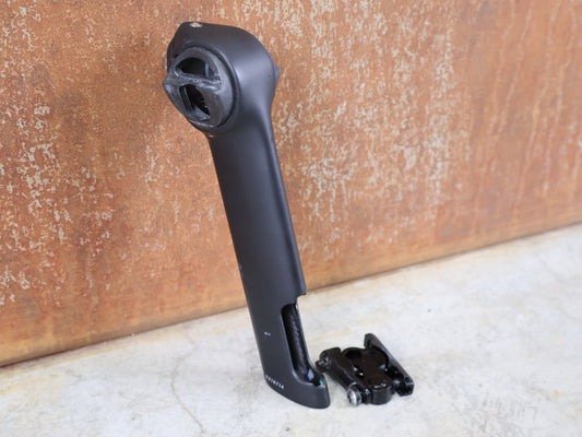 Sattelstütze von Bontrager, TREK MADONE GEN 8 SATTELSTÜTZE / CARBON SMOKE / 150MM / SB 0MM vor USEDBIKES - OB.DE Hintergrund