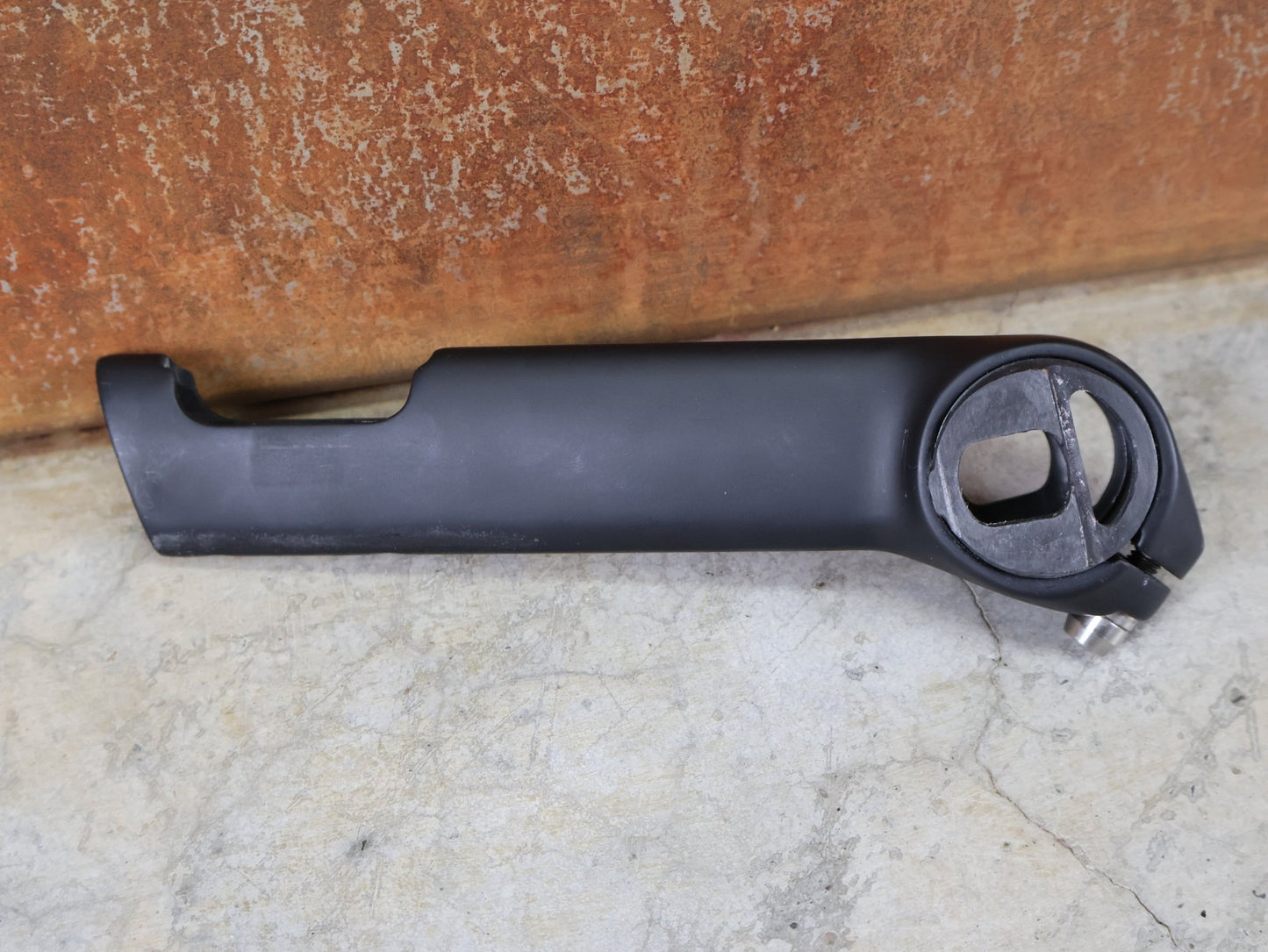 Sattelstütze von Bontrager, TREK MADONE GEN 8 SATTELSTÜTZE / CARBON SMOKE / 150MM / SB 0MM vor USEDBIKES - OB.DE Hintergrund