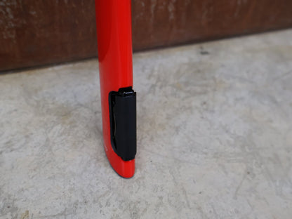 Sattelstütze von Trek, TREK MADONE GEN 8 SATTELSTÜTZE / VIPER RED / W5321079 / 150MM / SB 20MM vor USEDBIKES - OB.DE Hintergrund