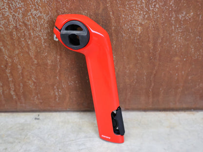 Sattelstütze von Trek, TREK MADONE GEN 8 SATTELSTÜTZE / VIPER RED / W5321079 / 150MM / SB 20MM vor USEDBIKES - OB.DE Hintergrund