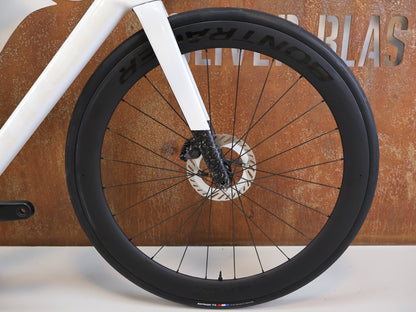 Rennrad von Trek, TREK MADONE SL 7 GEN 8 / GRÖSSE M / OCLV CARBON / ULTEGRA DI2 vor USEDBIKES - OB.DE Hintergrund
