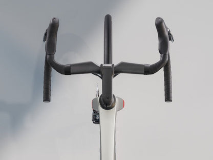 Rennrad von Trek, TREK MADONE SL 7 GEN 8 / LUNAR SILVER / M vor USEDBIKES - OB.DE Hintergrund