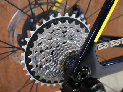 Rennrad von Trek, TREK MADONE SLR 7 AXS GEN 8 MY 2026 / TEAM REPLICA / XL vor USEDBIKES - OB.DE Hintergrund