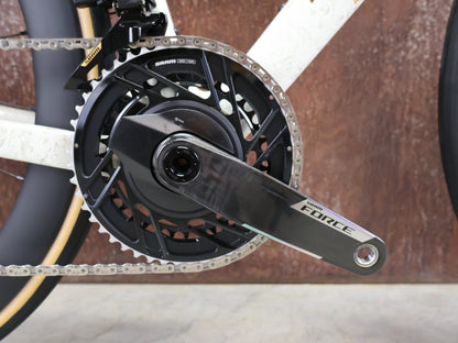 Rennrad von Trek, TREK MADONE SLR 7 AXS MY 2026 / ERA WHITE / SUPERNOVA MARBLE / M/L vor USEDBIKES - OB.DE Hintergrund