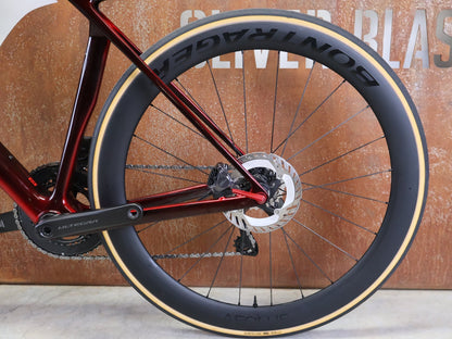 Rennrad von Trek, TREK MADONE SLR 7 GEN 8 / CARBON RED SMOKE / M vor USEDBIKES - OB.DE Hintergrund