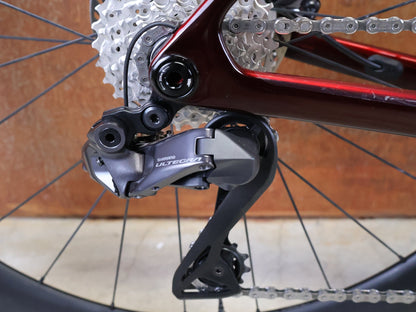 Rennrad von Trek, TREK MADONE SLR 7 GEN 8 / CARBON RED SMOKE / M vor USEDBIKES - OB.DE Hintergrund