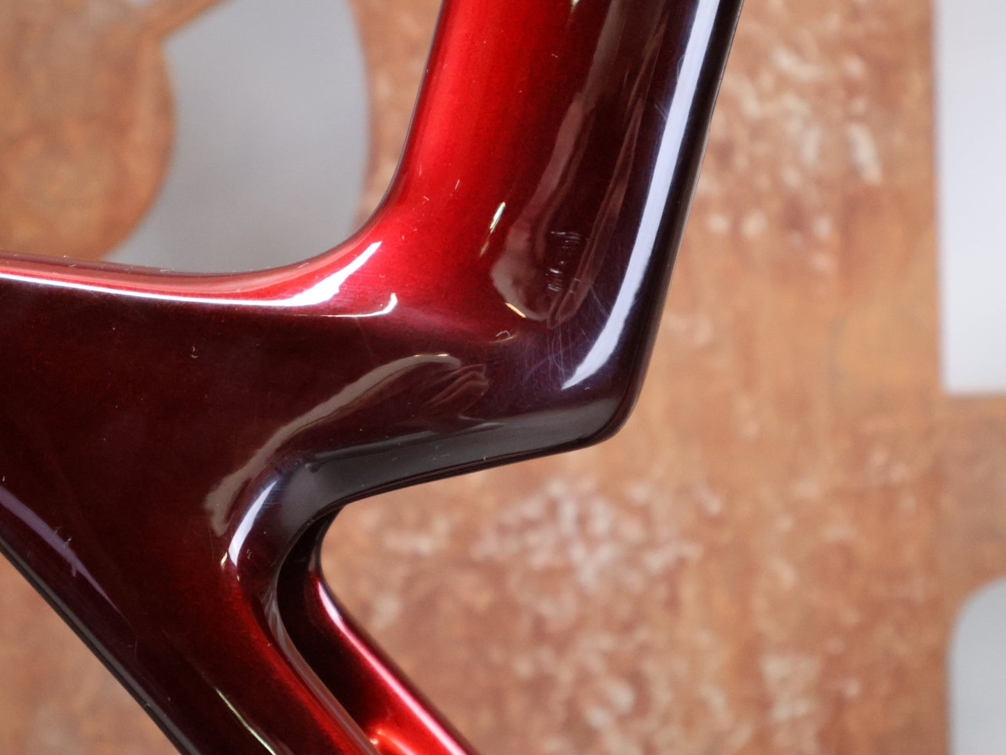 Rennrad von Trek, TREK MADONE SLR 7 GEN 8 / CARBON RED SMOKE / M/L vor USEDBIKES - OB.DE Hintergrund