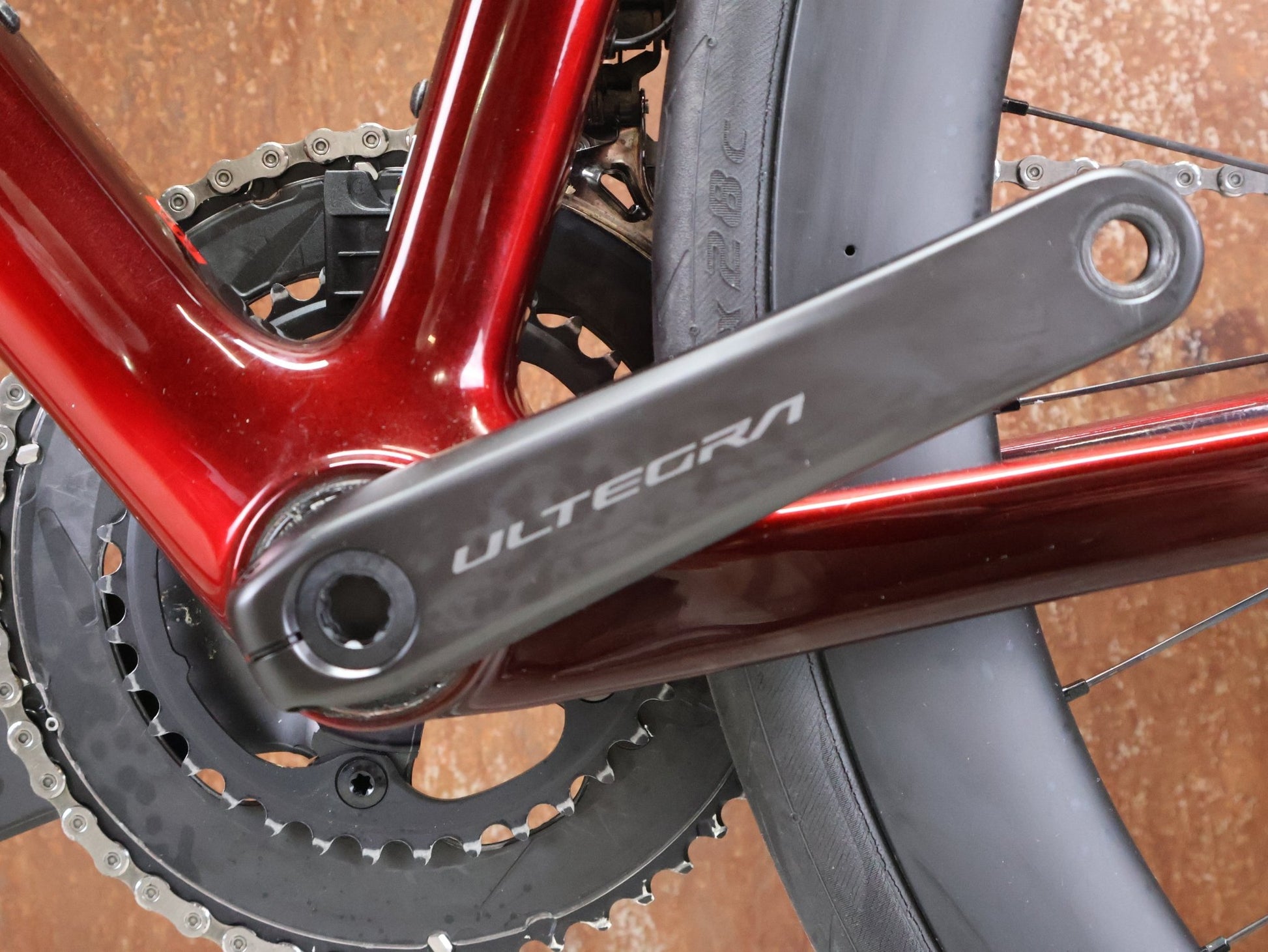 Rennrad von Trek, TREK MADONE SLR 7 GEN 8 / CARBON RED SMOKE / M/L vor USEDBIKES - OB.DE Hintergrund