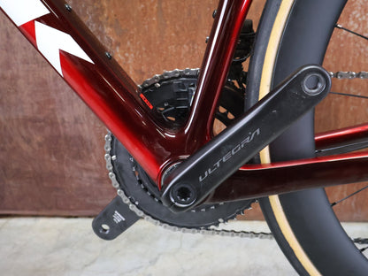 Rennrad von Trek, TREK MADONE SLR 7 GEN 8 / CARBON RED SMOKE / S vor USEDBIKES - OB.DE Hintergrund