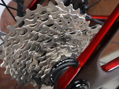 Rennrad von Trek, TREK MADONE SLR 7 GEN 8 / CARBON RED SMOKE / S vor USEDBIKES - OB.DE Hintergrund