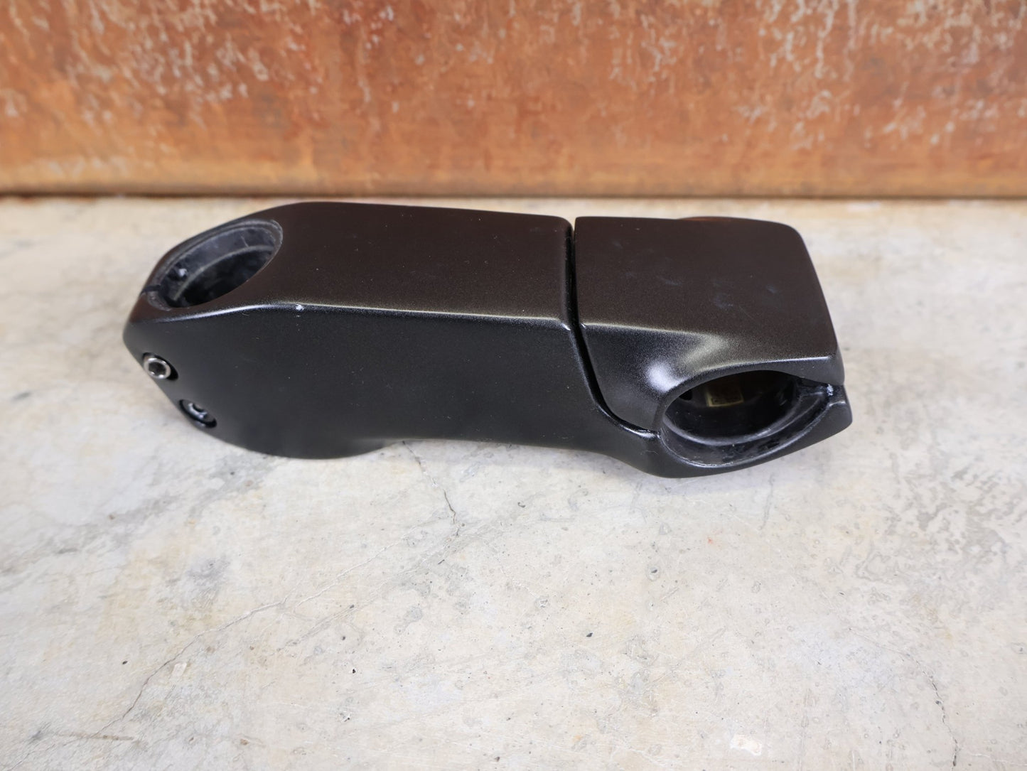 Vorbau von Trek, TREK MADONE SLR GEN 6 LOW FIT VORBAU – 15° × 110 MM – CARBON vor USEDBIKES - OB.DE Hintergrund