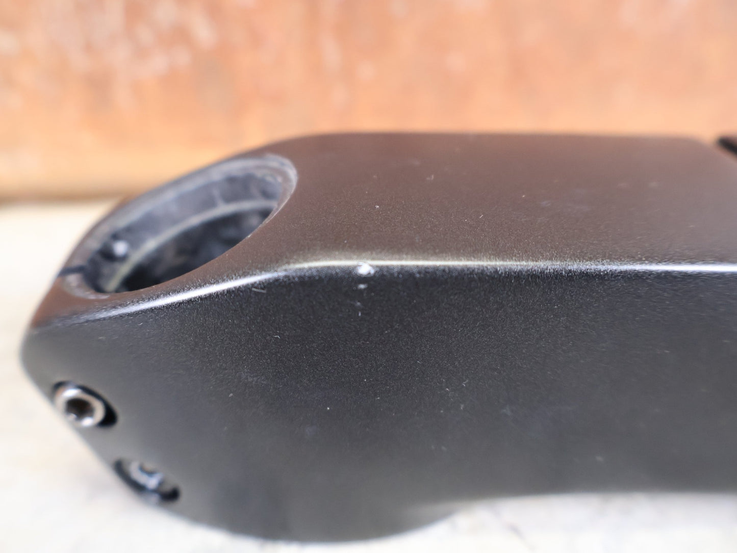 Vorbau von Trek, TREK MADONE SLR GEN 6 LOW FIT VORBAU – 15° × 110 MM – CARBON vor USEDBIKES - OB.DE Hintergrund