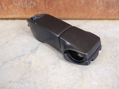 Vorbau von Trek, TREK MADONE SLR GEN 6 LOW FIT VORBAU – 15° × 110 MM – CARBON vor USEDBIKES - OB.DE Hintergrund