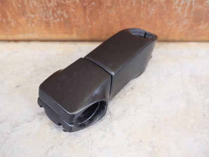 Vorbau von Trek, TREK MADONE SLR GEN 6 LOW FIT VORBAU – 15° × 110 MM – CARBON vor USEDBIKES - OB.DE Hintergrund