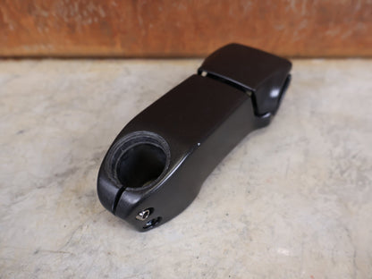 Vorbau von Trek, TREK MADONE SLR GEN 6 LOW FIT VORBAU – 15° × 110 MM – CARBON vor USEDBIKES - OB.DE Hintergrund