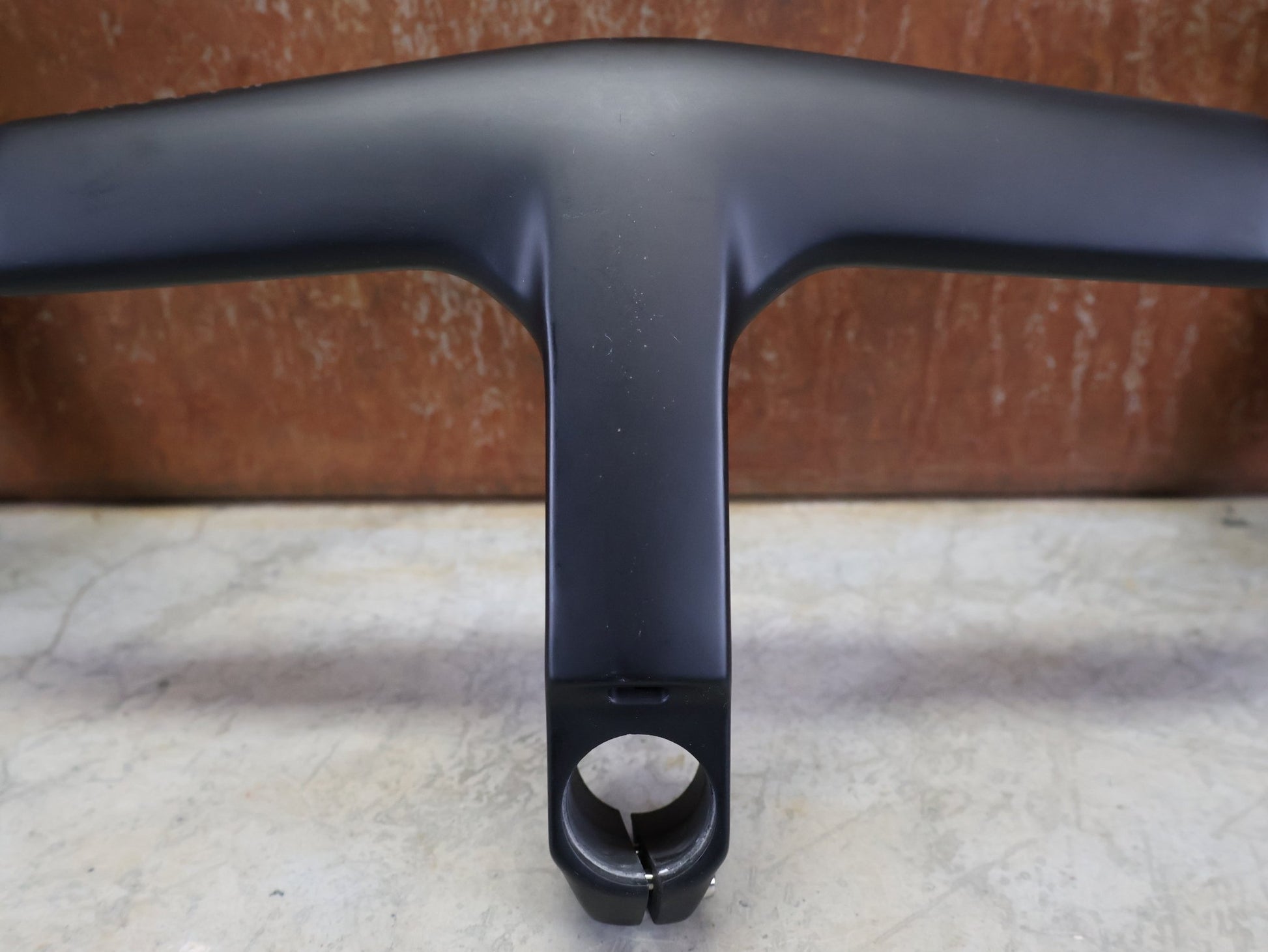 Lenker von Trek, TREK MADONE SLR GEN 7 BARSTEM AERO COCKPIT – 390/420 × 120 MM vor USEDBIKES - OB.DE Hintergrund