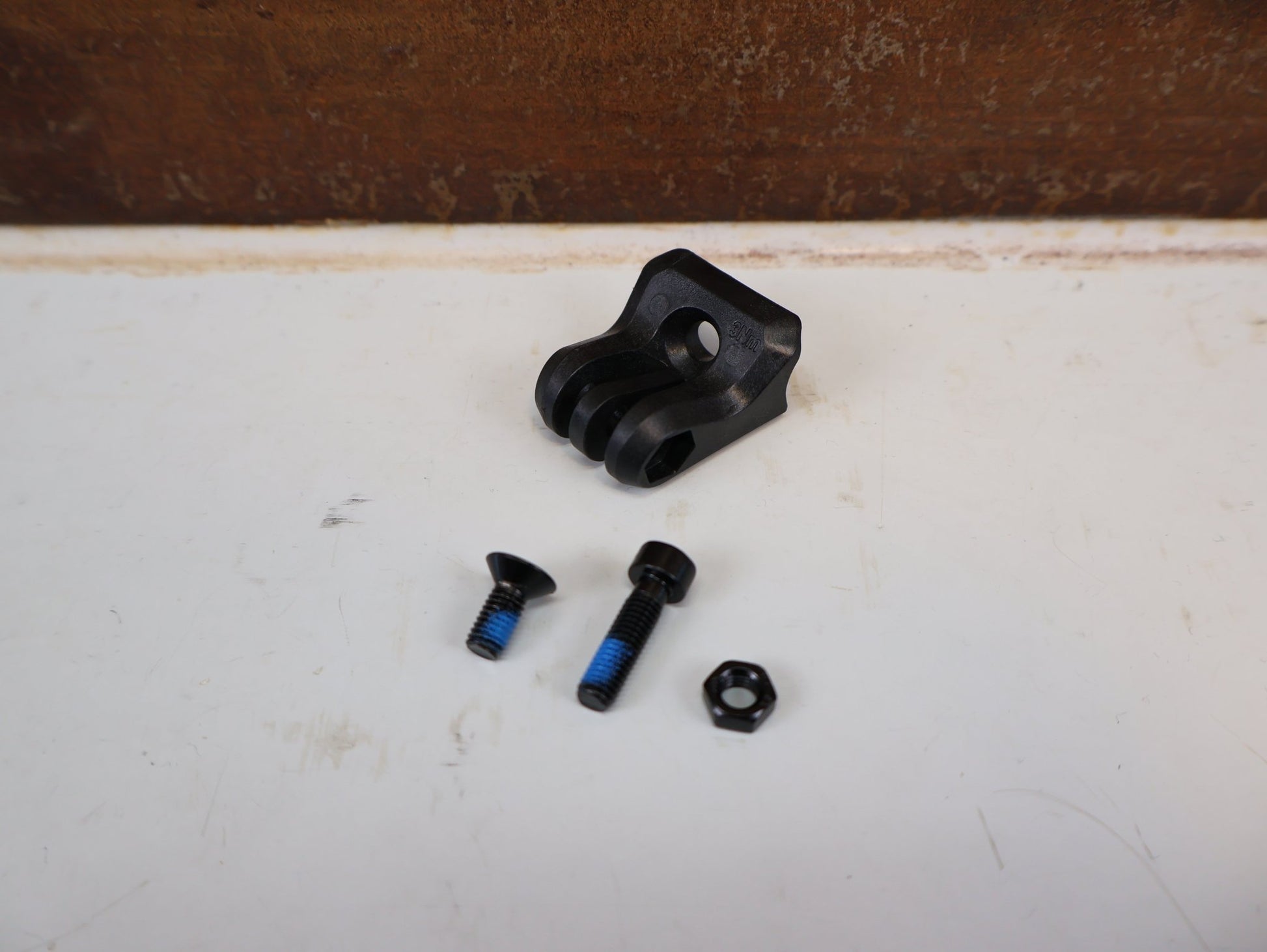 Vorbau von Trek, TREK MADONE SLR GEN 7 INTEGRATED BAR/STEM BLENDR-SOCKEL MONO / 5306655 vor USEDBIKES-OB.DE Hintergrund