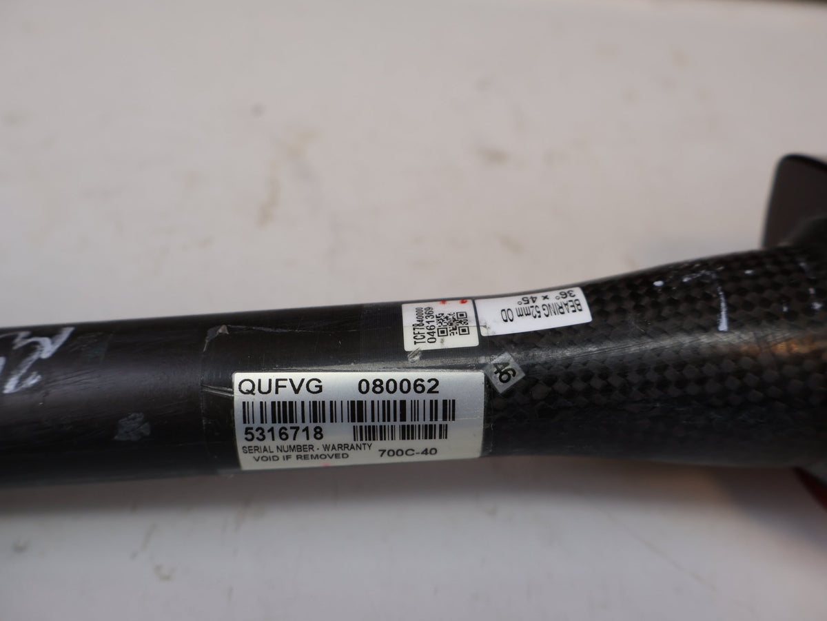 Federgabel, Gabel & Dämpfer von Trek, Trek Madone SLR Gen 8 Carbon Gabel Red Smoke 40mm 377g vor USEDBIKES-OB.DE Hintergrund