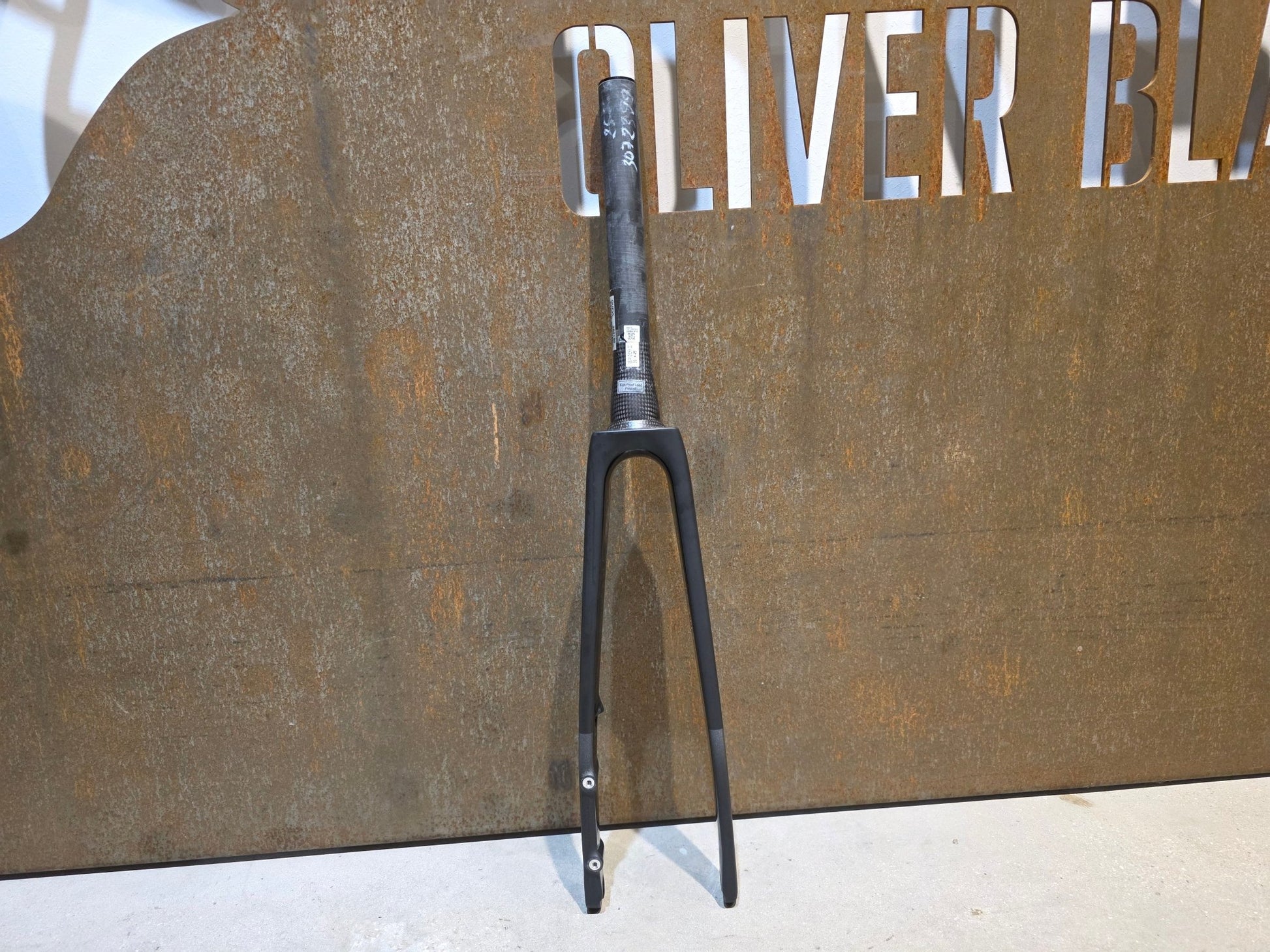 Federgabel, Gabel & Dämpfer von Trek, TREK MADONE SLR GEN 8 GABEL / 700C RIGID FORK / GREY MATT vor USEDBIKES - OB.DE Hintergrund