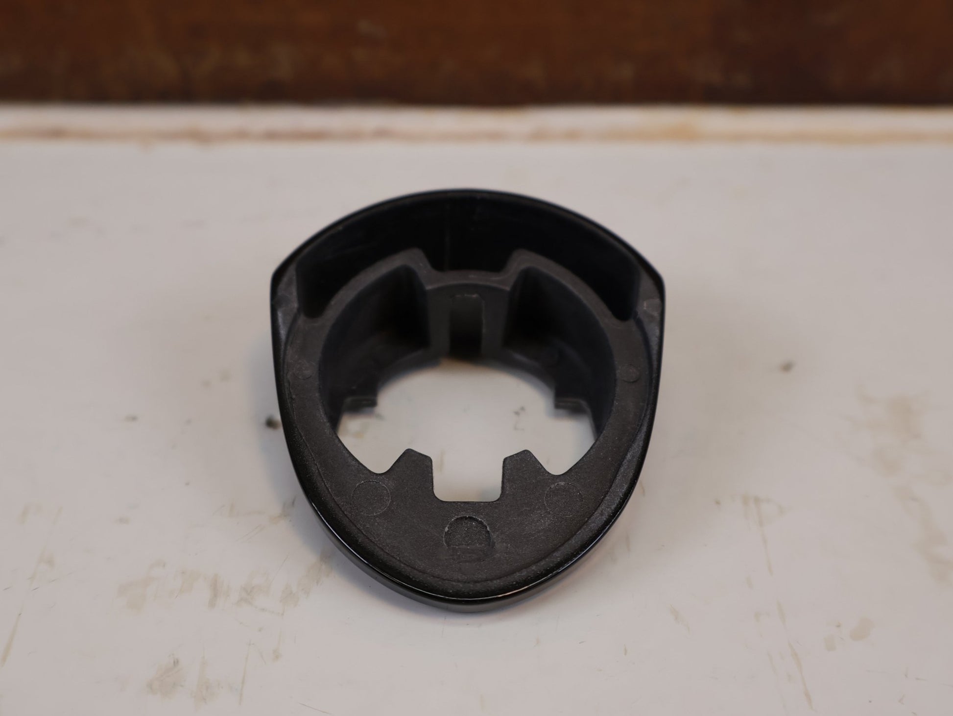 Zubehör von Trek, TREK MADONE SLR HEADSET COVER STEUERSATZ ABDECKUNG BLACK W591670 vor USEDBIKES-OB.DE Hintergrund
