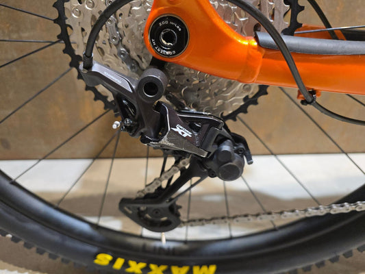 E - Mountainbike von Trek, TREK POWERFLY 7 GEN 3 / 29 ZOLL / L in variant_title vor USEDBIKES - OB.DE Hintergrund