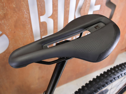 E - Mountainbike von Trek, TREK POWERFLY+ FS 8 GEN 4 / MATTE/GLOSS MULSANNE BLUE / L vor USEDBIKES - OB.DE Hintergrund