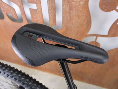 E - Mountainbike von Trek, TREK POWERFLY+ FS 8 GEN 4 / MATTE/GLOSS MULSANNE BLUE / L vor USEDBIKES - OB.DE Hintergrund