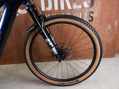 E - Mountainbike von Trek, TREK POWERFLY+ FS 8 GEN 4 / MATTE/GLOSS MULSANNE BLUE / L vor USEDBIKES - OB.DE Hintergrund