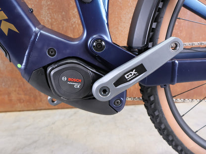 E - Mountainbike von Trek, TREK POWERFLY+ FS 8 GEN 4 / MATTE/GLOSS MULSANNE BLUE / L vor USEDBIKES - OB.DE Hintergrund