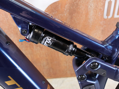 E - Mountainbike von Trek, TREK POWERFLY+ FS 8 GEN 4 / MATTE/GLOSS MULSANNE BLUE / M vor USEDBIKES - OB.DE Hintergrund