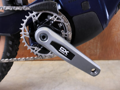 E - Mountainbike von Trek, TREK POWERFLY+ FS 8 GEN 4 / MATTE/GLOSS MULSANNE BLUE / M vor USEDBIKES - OB.DE Hintergrund