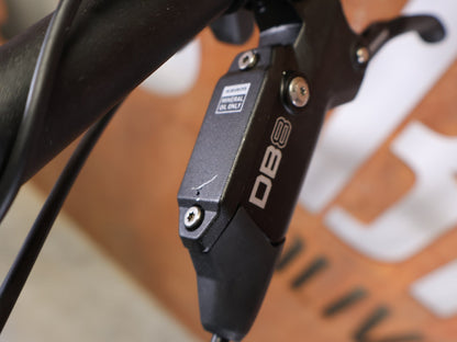 E - Mountainbike von Trek, TREK POWERFLY+ FS 8 GEN 4 / MATTE/GLOSS MULSANNE BLUE / M vor USEDBIKES - OB.DE Hintergrund