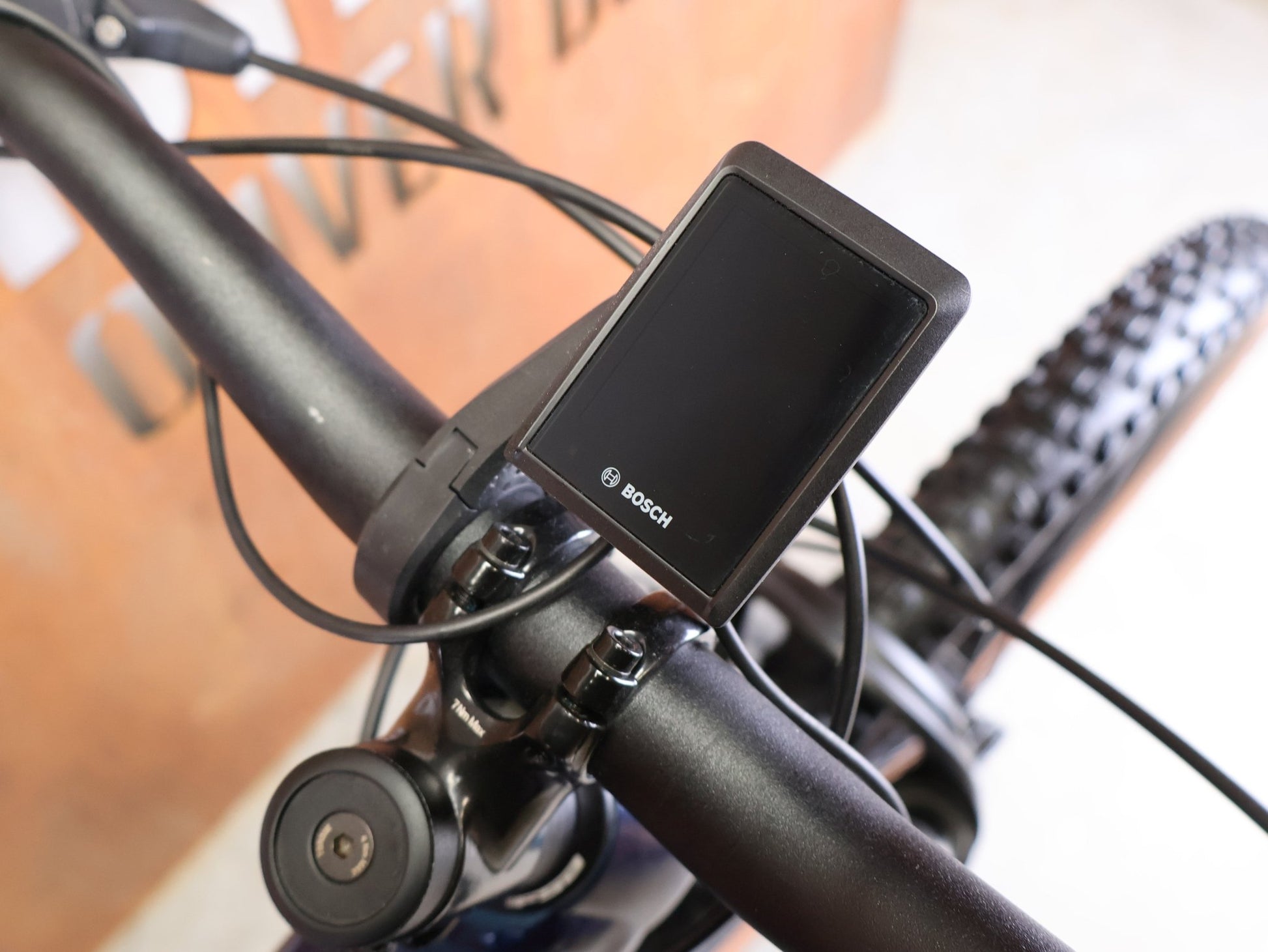 E - Mountainbike von Trek, TREK POWERFLY+ FS 8 GEN 4 / MATTE/GLOSS MULSANNE BLUE / M vor USEDBIKES - OB.DE Hintergrund