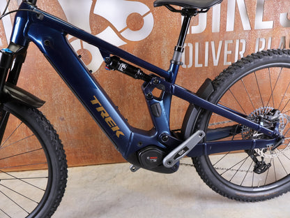 E - Mountainbike von Trek, TREK POWERFLY+ FS 8 GEN 4 / MATTE/GLOSS MULSANNE BLUE / S vor USEDBIKES - OB.DE Hintergrund