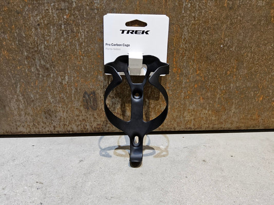 Trinkflaschen und Halter von Trek, TREK PRO CARBON FLASCHENHALTER / BLACK MATT vor USEDBIKES - OB.DE Hintergrund