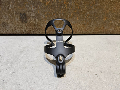 Trinkflaschen und Halter von Trek, TREK PRO CARBON FLASCHENHALTER / BLACK MATT vor USEDBIKES - OB.DE Hintergrund