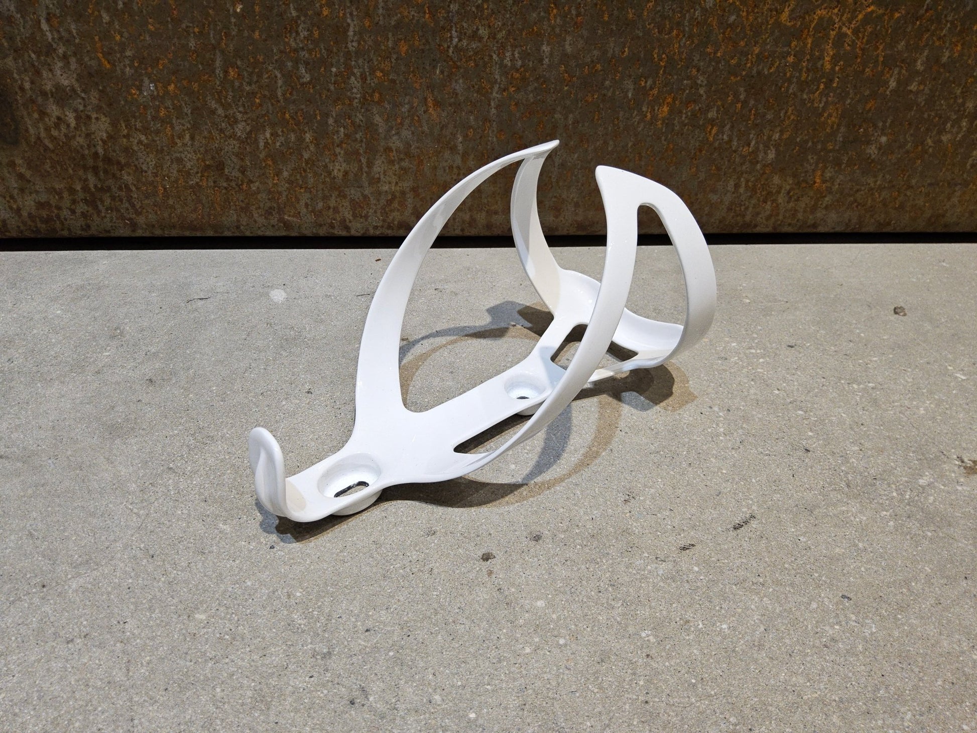 Trinkflaschen und Halter von Trek, TREK PRO CARBON FLASCHENHALTER / WHITE vor USEDBIKES - OB.DE Hintergrund