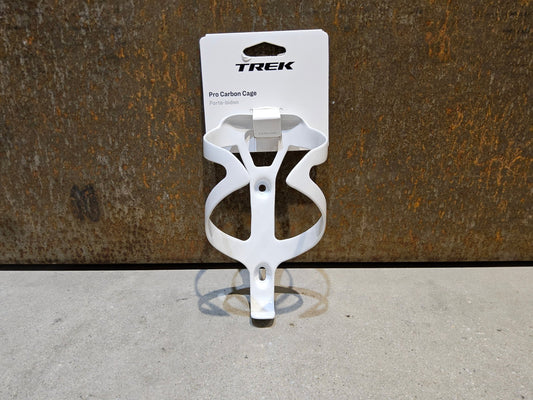 Trinkflaschen und Halter von Trek, TREK PRO CARBON FLASCHENHALTER / WHITE vor USEDBIKES - OB.DE Hintergrund