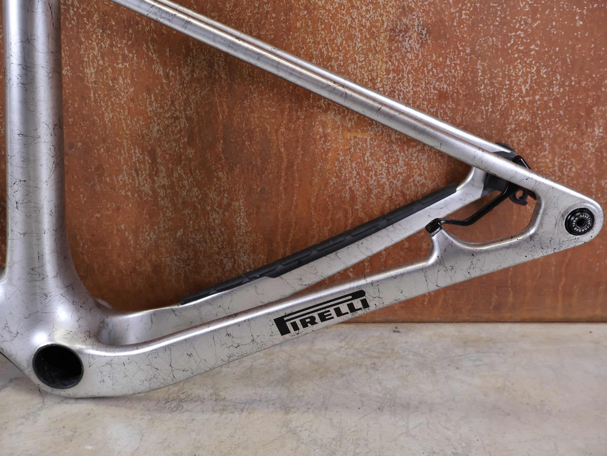 Mountainbikerahmen von Trek, TREK PROCALIBER C GEN 3 RAHMENSET / GRÖSSE M/L – TREK FACTORY RACING TEAM LACKIERUNG vor USEDBIKES - OB.DE Hintergrund