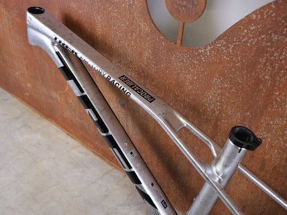 Mountainbikerahmen von Trek, TREK PROCALIBER C GEN 3 RAHMENSET / GRÖSSE M/L – TREK FACTORY RACING TEAM LACKIERUNG vor USEDBIKES - OB.DE Hintergrund