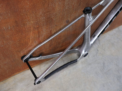 Mountainbikerahmen von Trek, TREK PROCALIBER C GEN 3 RAHMENSET / GRÖSSE S – TREK FACTORY RACING TEAM LACKIERUNG vor USEDBIKES - OB.DE Hintergrund