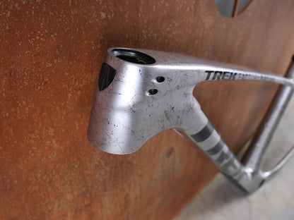 Mountainbikerahmen von Trek, TREK PROCALIBER C GEN 3 RAHMENSET / GRÖSSE S – TREK FACTORY RACING TEAM LACKIERUNG vor USEDBIKES - OB.DE Hintergrund